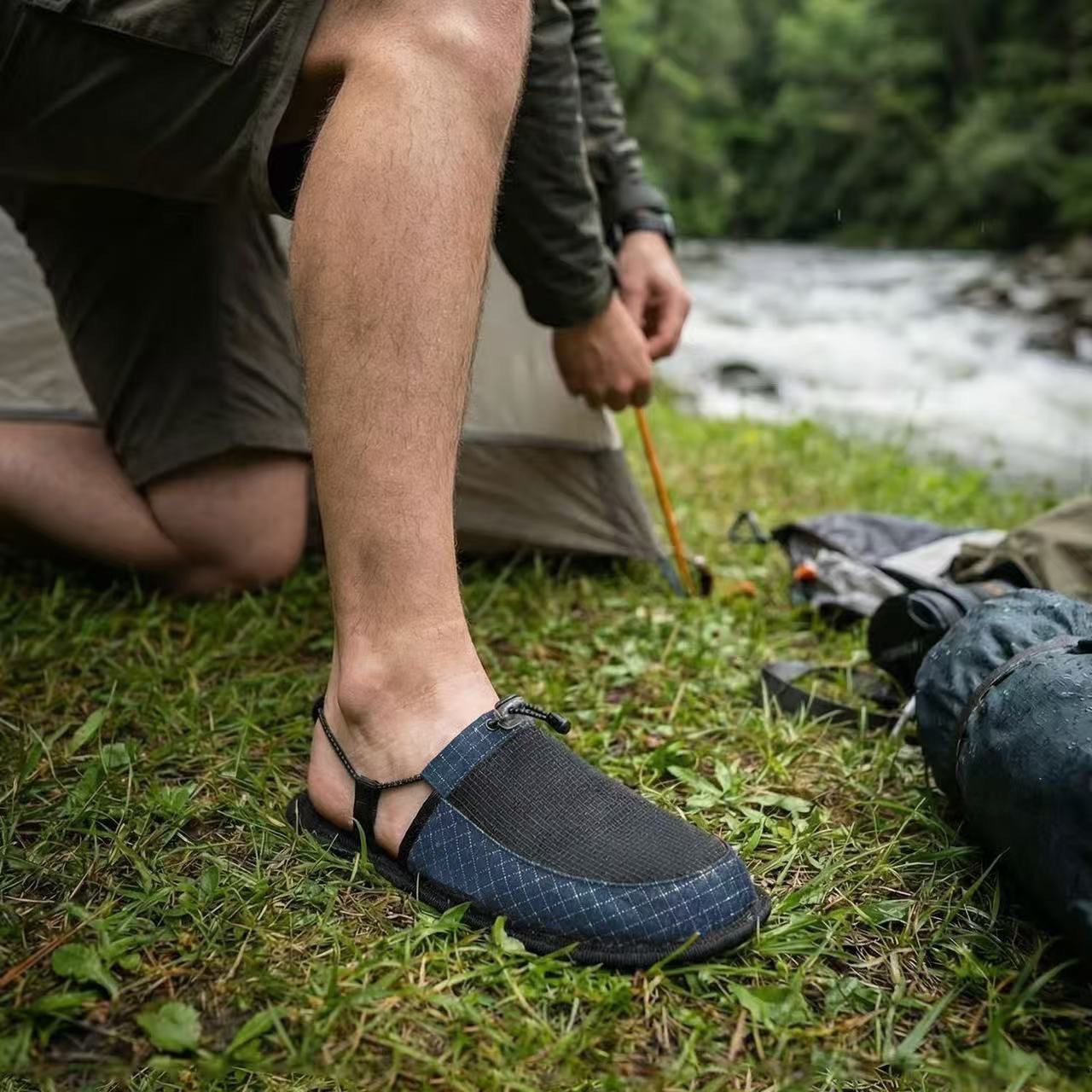 Outdoor Camping Slippers - アウトドア用ハイキング・キャンプスリッパ。超軽量で折りたたみ可能、収納しやすく、持ち運びにも便利。ビーチやホテル、旅行にも最適。