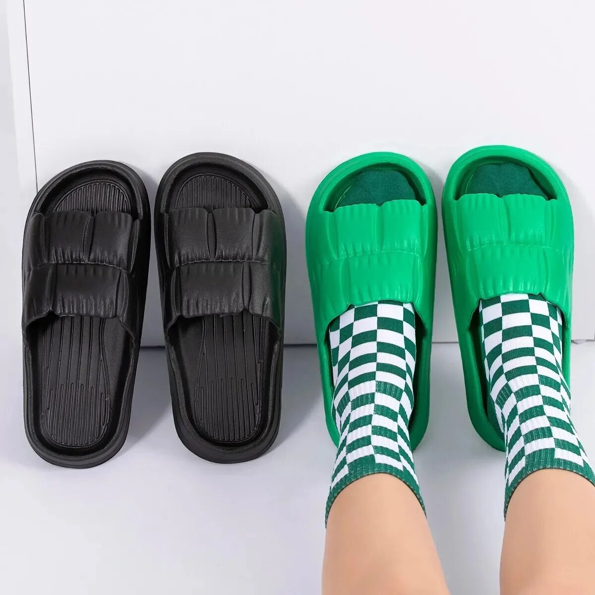 女性ソフトソールクラウドスリッパ厚いプラットフォーム屋内屋外 - Outdoor Camping Slippers のレビューと価格